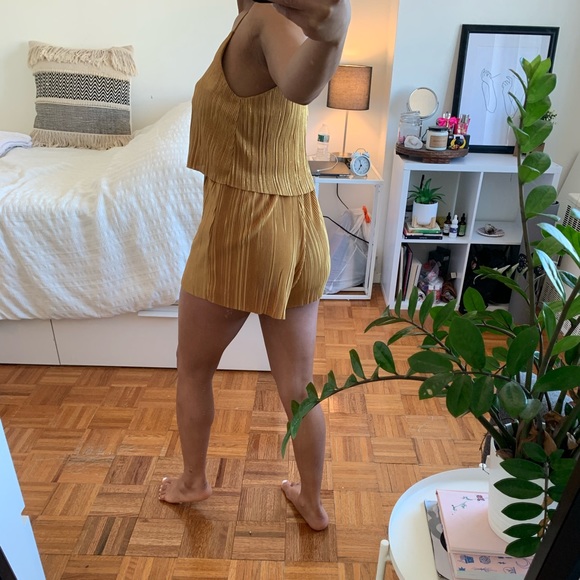 yellow/gold jumpsuit - Picture 3 of 4